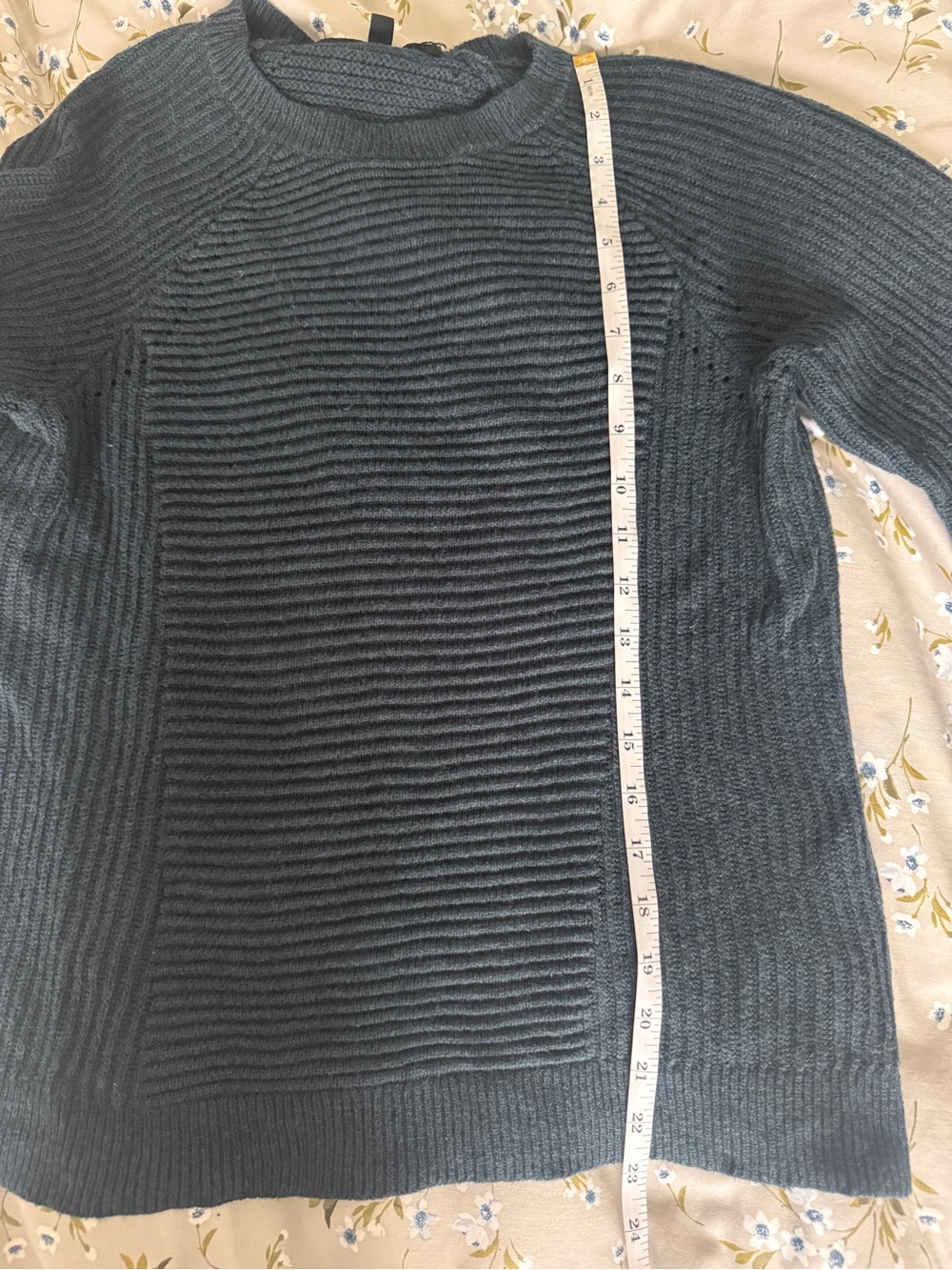 J Brand crew neck sweater in navy w a touch of green - small
wool/cotton blend - Picture 4 of 6